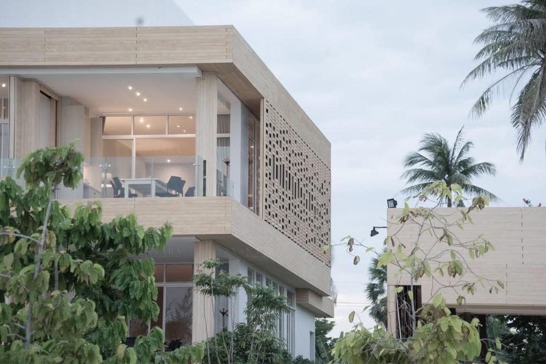 House with land for sale, beachfront, private beach, located in Mueang Prachuap Khiri Khan district.