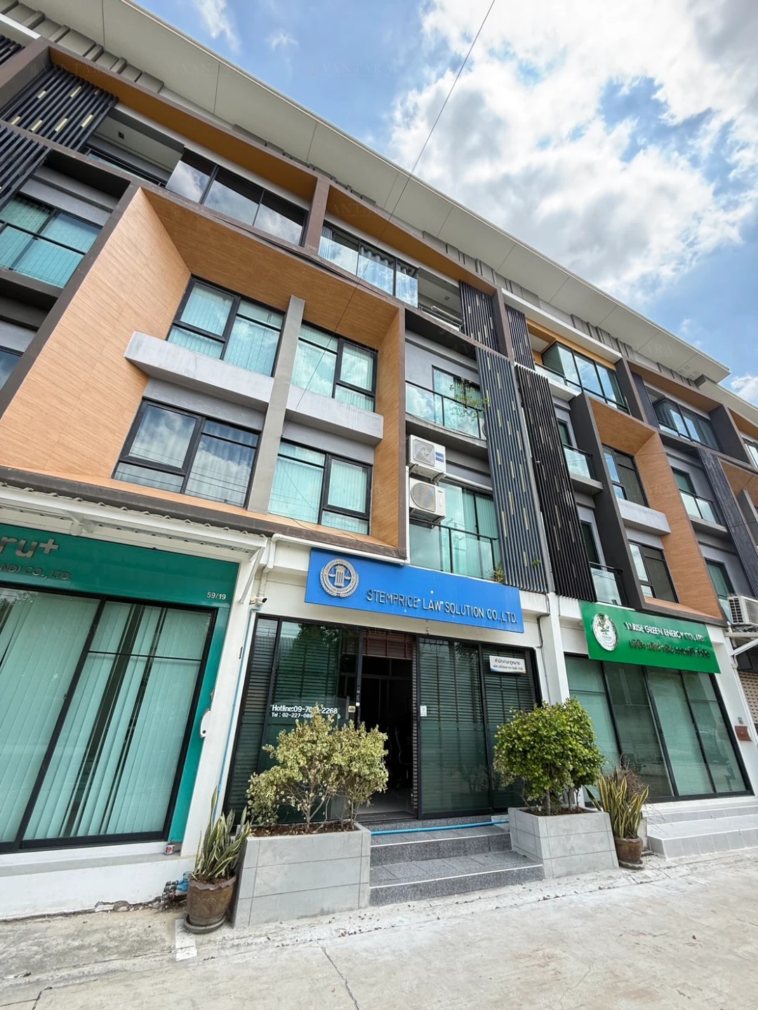 4-story commercial building for rent at Golden Biz Bangna–King Kaew Village