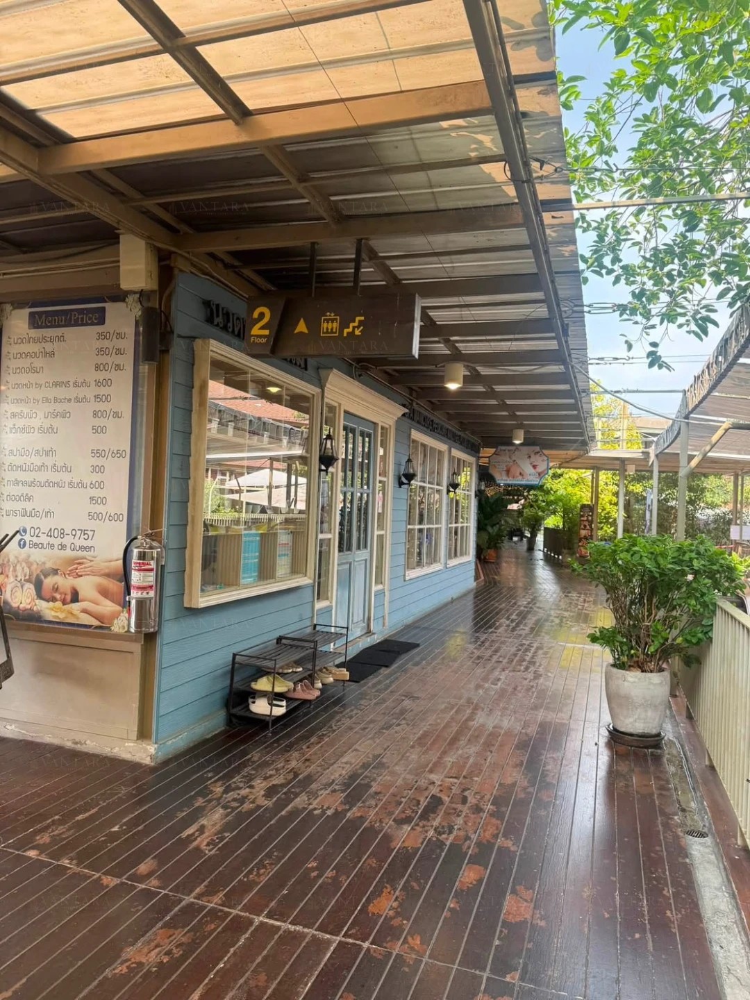 Nail and massage salon for rent/transfer on Ratchaphruek Road