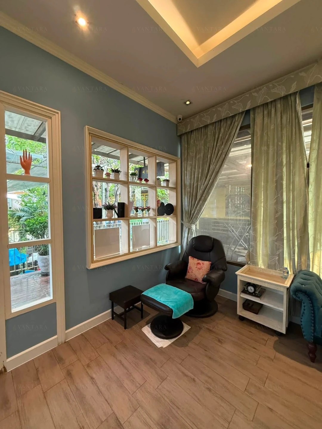 Nail and massage salon for rent/transfer on Ratchaphruek Road Preview 2